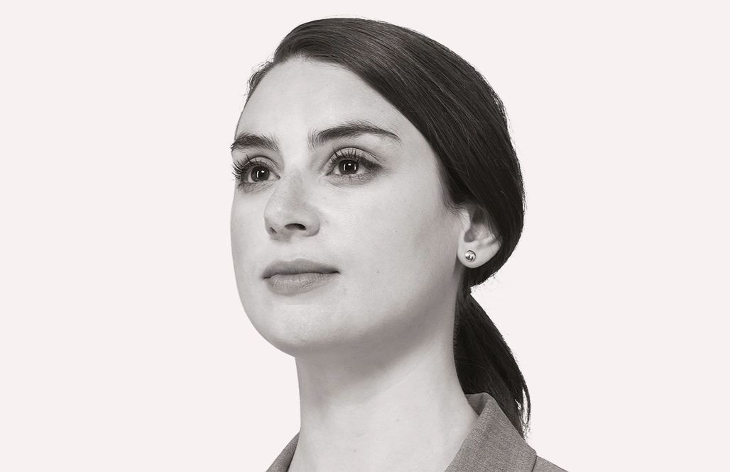 Linklaters_White-woman-2